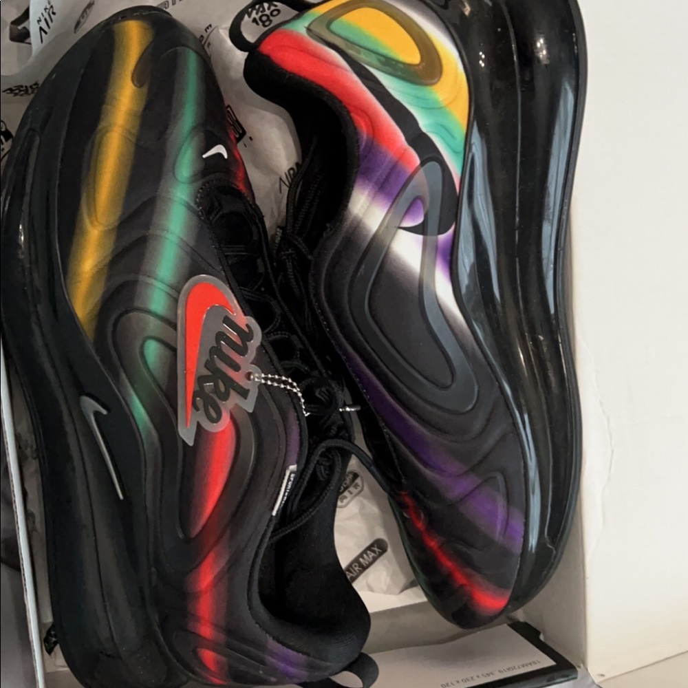 AirMax 720 Black Neon Stripes